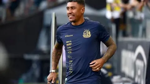 “激情碰撞！女足曼市德比惊现头部相撞，球员瞬间鼓包，现场触目惊心！”